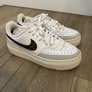Nike court vision platforms size 8 women’s